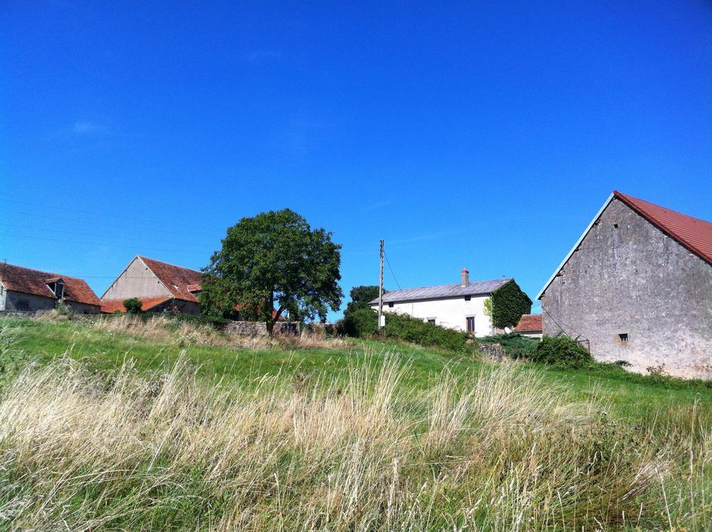 Domaine De La Madeleine Bed & Breakfast Ygrande Exterior photo