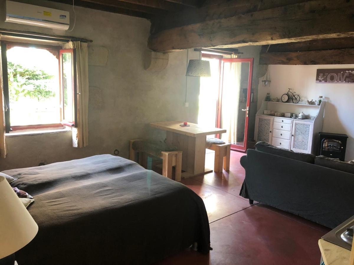 Domaine De La Madeleine Bed & Breakfast Ygrande Exterior photo